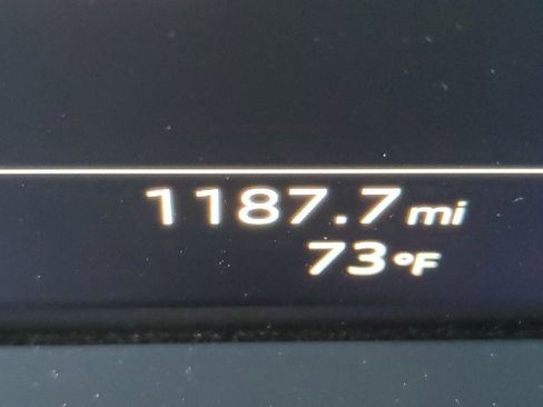 Used 2024 Audi Q8 e-tron Premium Plus image 32