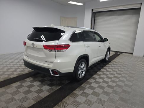 Used 2017 Toyota Highlander Limited image 5