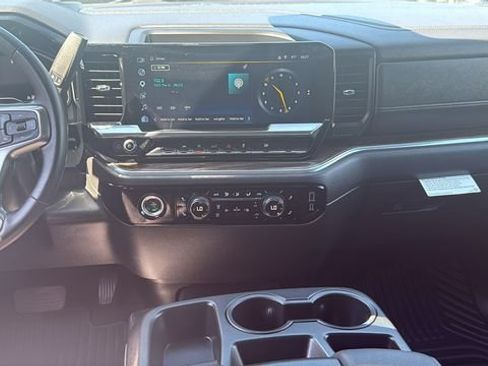 Used 2024 Chevrolet Silverado 1500 LT AWD/4WD image 25