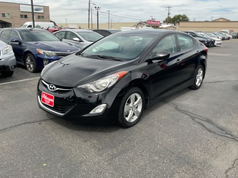 Used 2013 Hyundai Elantra GLS w/ Preferred Pkg FWD image 2