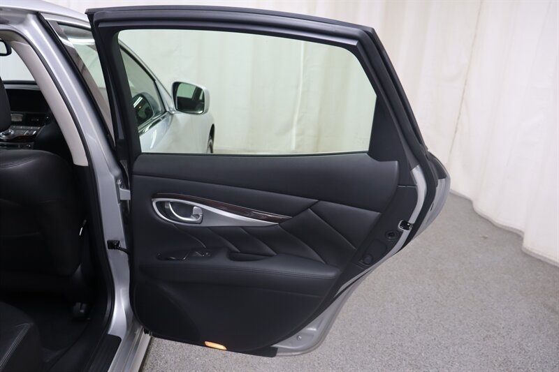 Used 2013 INFINITI M35 w/ Premium Pkg RWD image 24