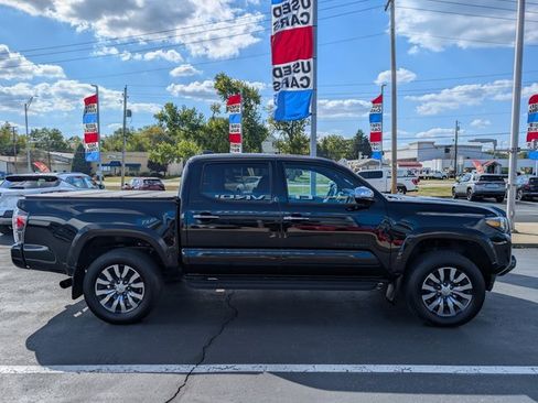 Used 2022 Toyota Tacoma Limited image 6