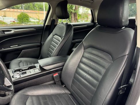 Used 2018 Ford Fusion SE w/ Equipment Group 602A FWD image 13