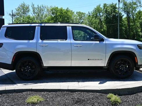 Used 2024 Jeep Wagoneer Series II AWD/4WD image 4