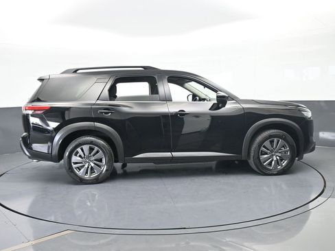 Used 2025 Nissan Pathfinder SV image 7