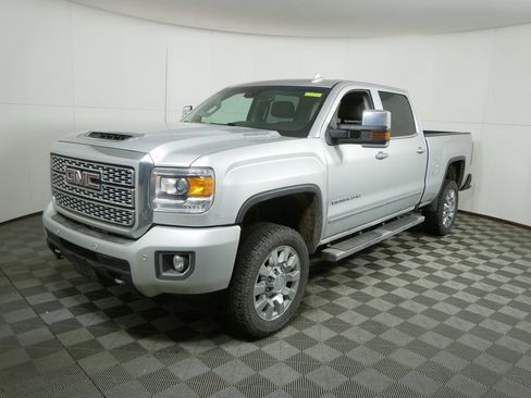 Used 2019 GMC Sierra 2500 Denali w/ Duramax Plus Package image 5