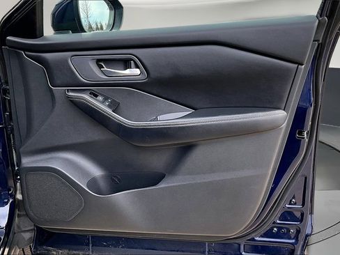 Used 2025 Nissan Rogue SV image 25