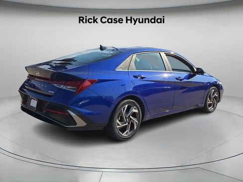Used 2024 Hyundai Elantra Limited image 7