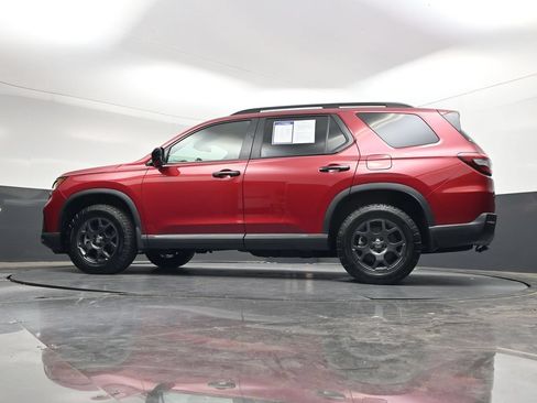 Certified 2025 Honda Pilot TrailSport image 43