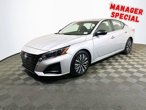 Used 2024 Nissan Altima 2.5 SV FWD image 4