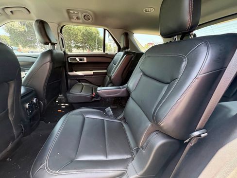 Used 2021 Ford Explorer XLT w/ Equipment Group 202A RWD image 9