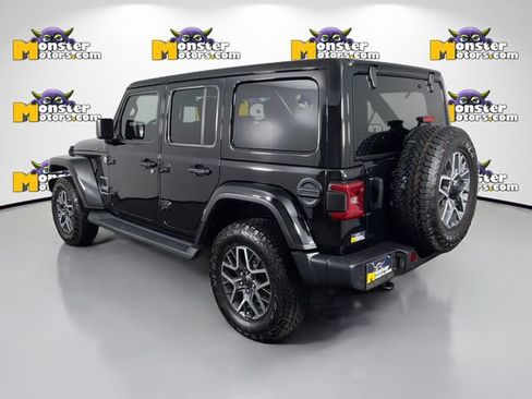 Used 2024 Jeep Wrangler Unlimited Sahara w/ Technology Group AWD/4WD image 7