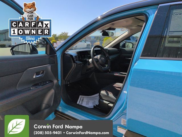 Used 2025 Nissan Kicks SR w/ SR Premium Package AWD/4WD image 9