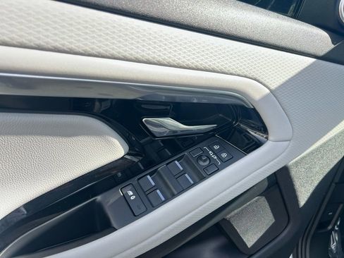 Used 2023 Land Rover Range Rover Evoque S image 16