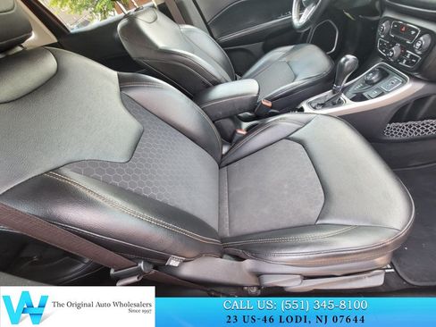 Used 2019 Jeep Compass Latitude w/ Popular Equipment Group AWD/4WD image 18