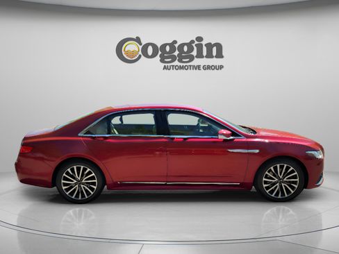 Used 2017 Lincoln Continental Select FWD image 4