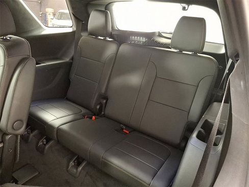 Used 2022 Chevrolet Traverse LT w/ LT Premium Package image 15