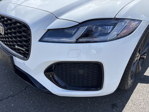 Certified 2023 Jaguar XF R-Dynamic SE AWD/4WD image 11