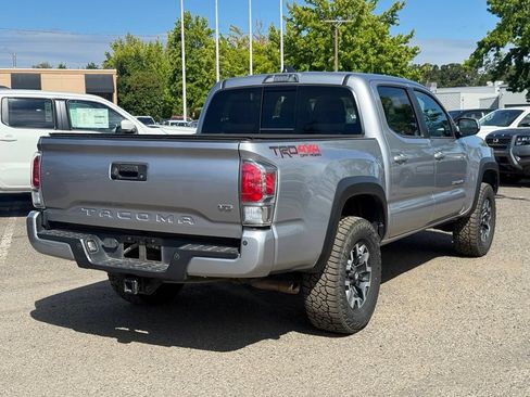 Used 2021 Toyota Tacoma TRD Off-Road w/ Technology Package AWD/4WD image 4