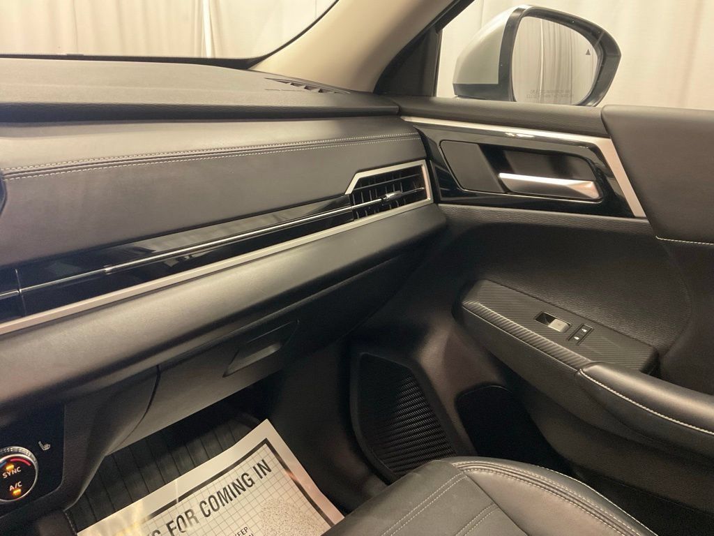 Used 2023 Mitsubishi Outlander SE AWD/4WD image 26