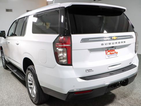 Used 2023 Chevrolet Suburban LT image 9