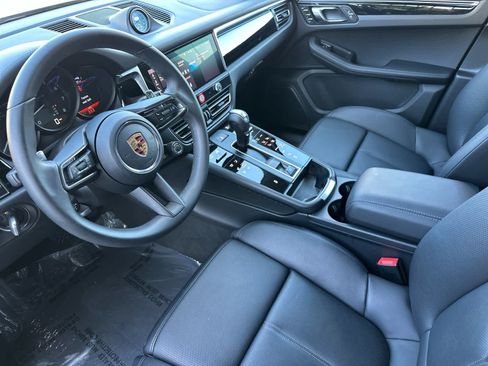 Used 2026 Porsche Macan AWD/4WD image 4