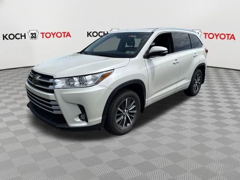 Used 2017 Toyota Highlander XLE AWD/4WD image 3