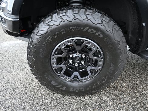 Used 2025 Ford F150 Raptor w/ Equipment Group 803A Raptor R AWD/4WD image 9
