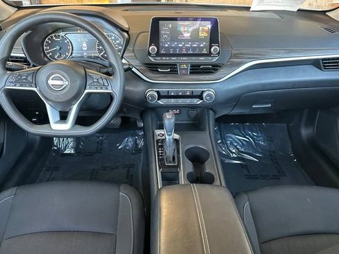 Used 2025 Nissan Altima 2.5 SV FWD image 13