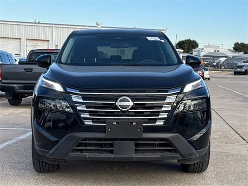 Used 2025 Nissan Rogue SV image 3