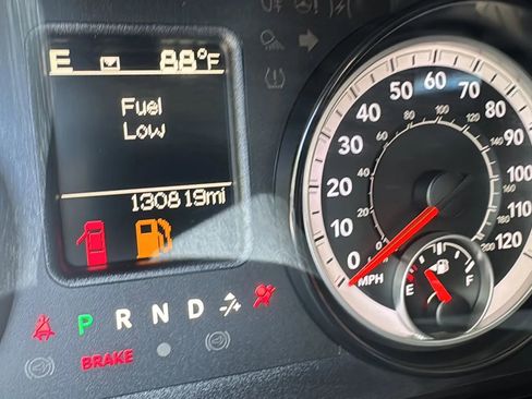 Used 2019 RAM 1500 Classic SLT RWD image 17