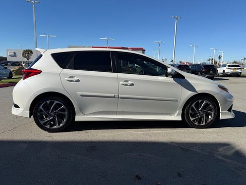 Used 2017 Toyota Corolla iM image 7