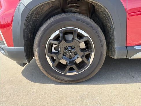 Used 2025 Honda Pilot EX-L image 9