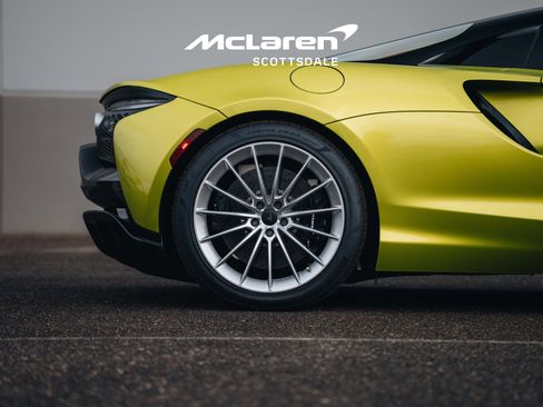 Used 2025 McLaren Artura Spider image 18