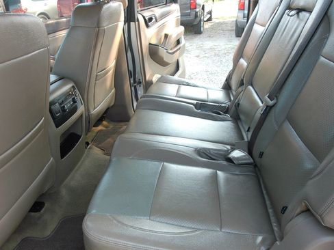 Used 2018 GMC Yukon XL SLE RWD image 25