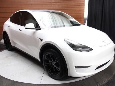 Used 2022 Tesla Model Y Long Range image 69