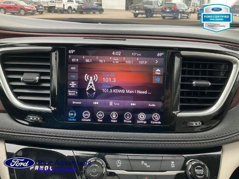 Used 2020 Chrysler Pacifica Limited FWD image 13