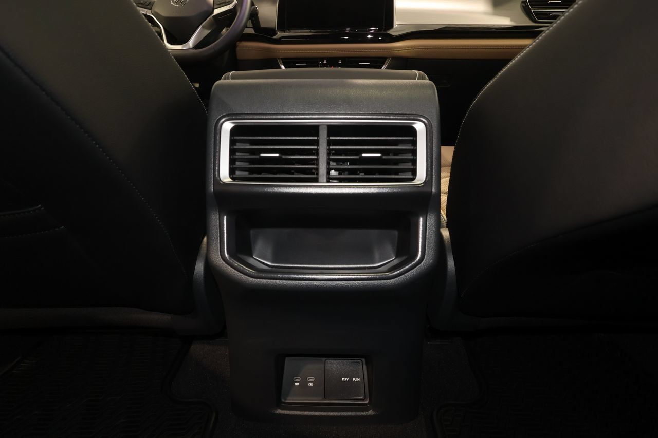 Used 2024 Volkswagen Atlas Cross Sport SE AWD/4WD image 27