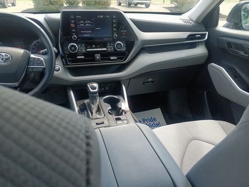 Used 2020 Toyota Highlander LE AWD/4WD image 22