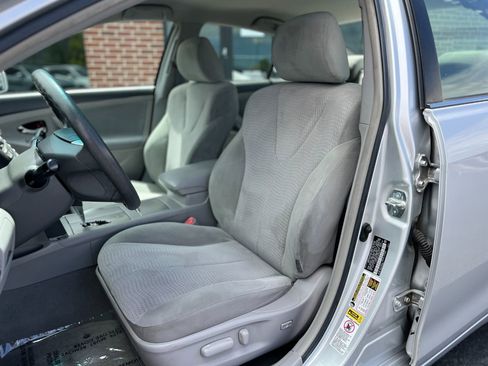 Used 2010 Toyota Camry LE FWD image 18
