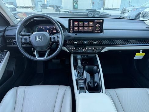 Used 2023 Honda Accord Touring image 7