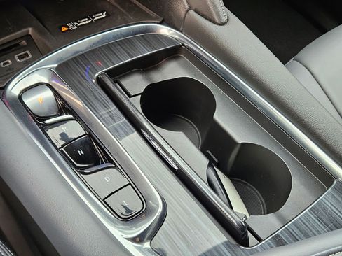 Used 2024 Buick Enclave Essence image 25