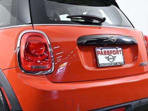 Used 2019 MINI Cooper 2-Door Hardtop w/ Signature Upholstery Package image 7