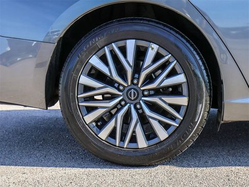 Used 2023 Nissan Altima 2.5 SV image 9