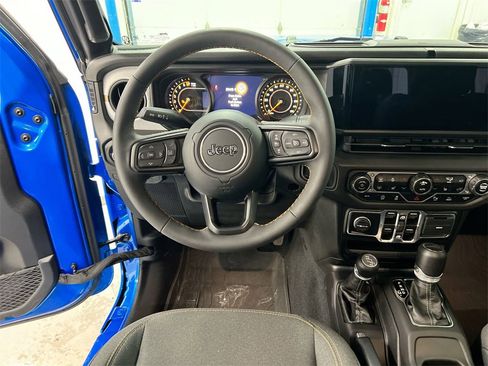 Used 2024 Jeep Gladiator Sport image 19