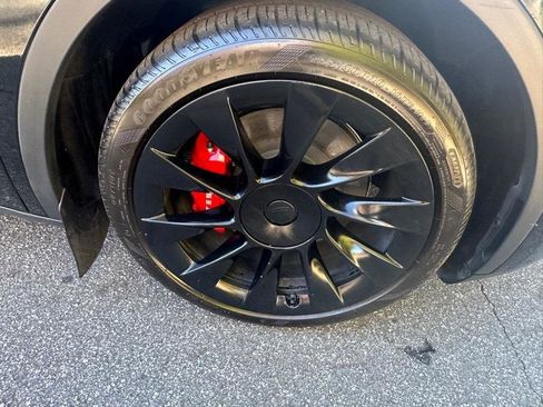 Used 2023 Tesla Model Y Long Range image 14