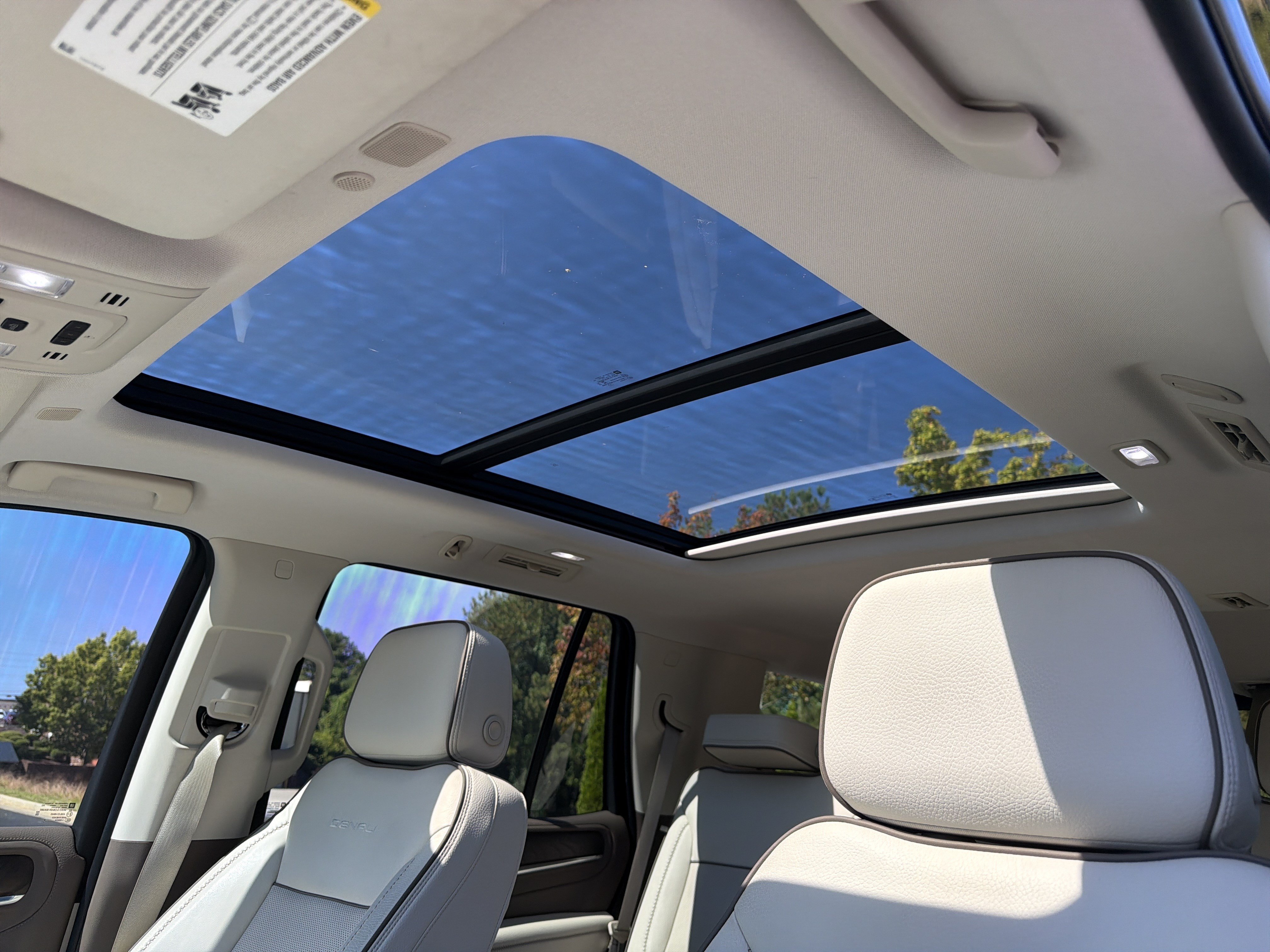 Used 2022 GMC Yukon Denali RWD image 8