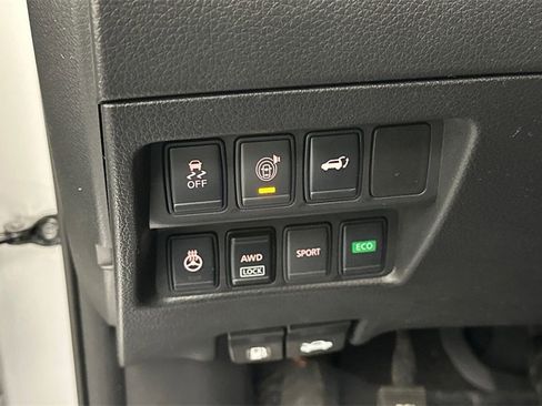 Certified 2017 Nissan Rogue SV w/ SV Premium Package image 27