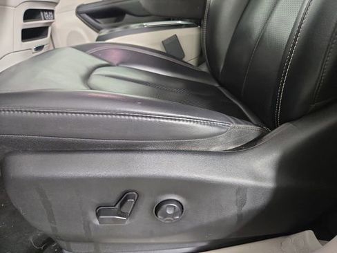 Used 2023 Chrysler Pacifica Touring-L image 30