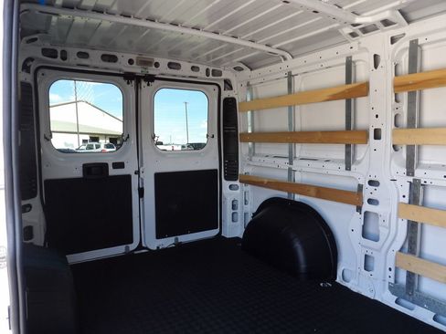 Used 2025 RAM ProMaster 2500 w/ U-Haul Equipment Group FWD image 29